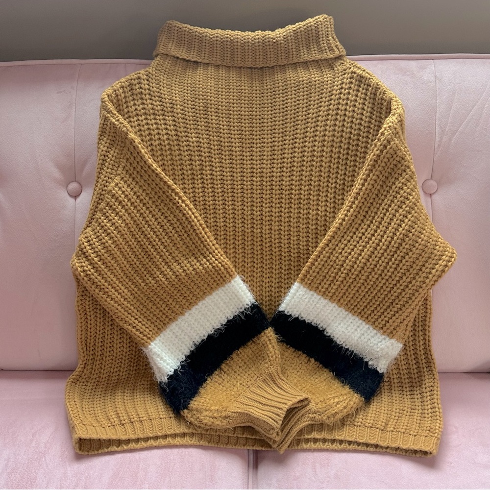Size M knitted sweater